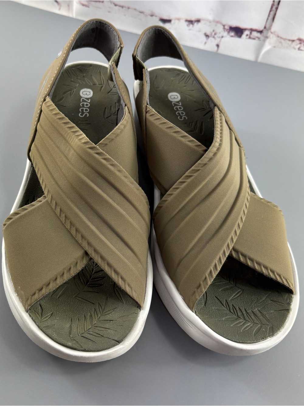 Bzees Sunset Olive Comfort Sandals Size 10